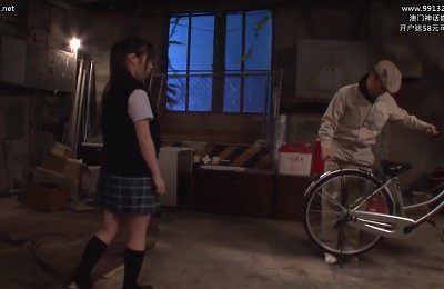 Really Wild Outdoor Japanese Teen Blowjob